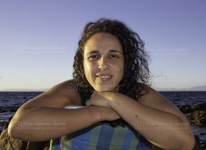 Meryem de espaldas. Sesión de Playa. Septiembre del 2021.