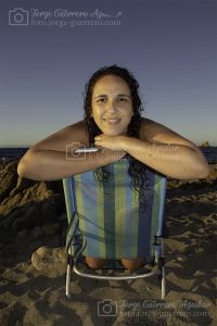 Meryem de espaldas. Sesión de Playa. Septiembre del 2021.