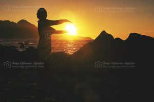 Meryem de espaldas. Sesión de Playa. Septiembre del 2021.