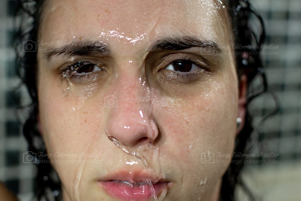 Meryem. Agua. Blanco y negro.