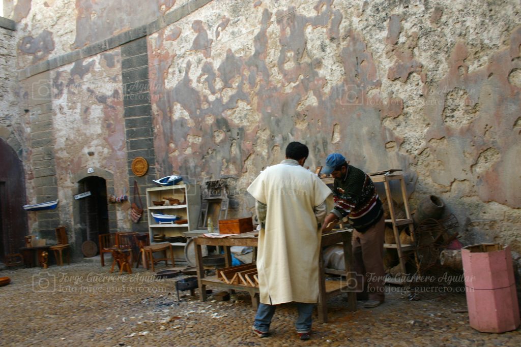 Ebanistas en Essaouira.