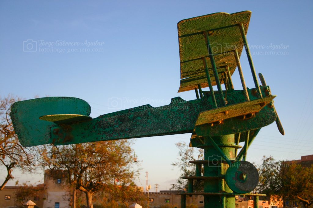 Escultura de avión.