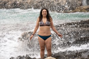 Día de olas en la Cala de la Turqueta