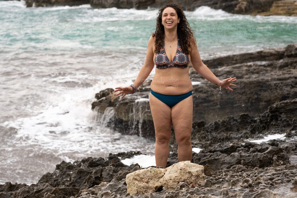 Día de olas en la Cala de la Turqueta