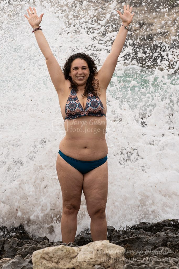 Día de olas en la Cala de la Turqueta